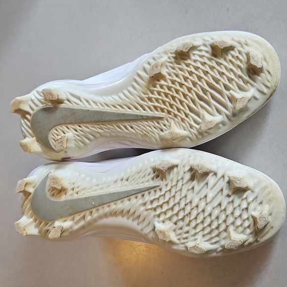 Nike Softball Cleats - Picture 11 of 14